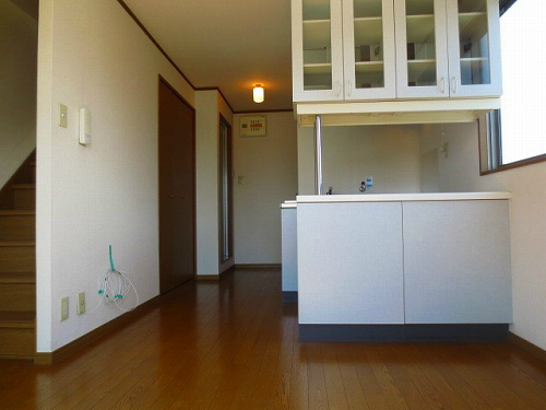 神戸市須磨区磯馴町３丁目の賃貸マンションの居間・リビング