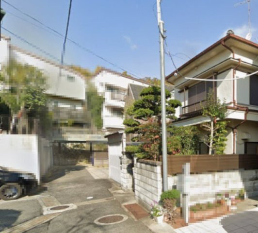 苦楽園一番町の前面道路含む現地写真|南西向き前道は陽当たり・風通しが良い幅46ｍ
