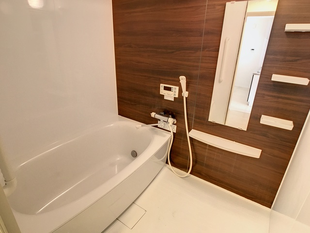 直方市須崎町の賃貸マンションの浴室