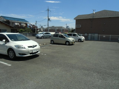 【駐車場】 | ヴィジョーレ瀬田 | 運転の苦手な奥様でも安心して駐車していただけます。
