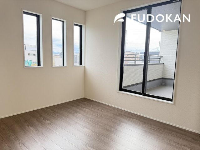天童市久野本【新築建売】2号棟の内観：施工例|大きいベットを置いてもスペースの取れる寝室です。