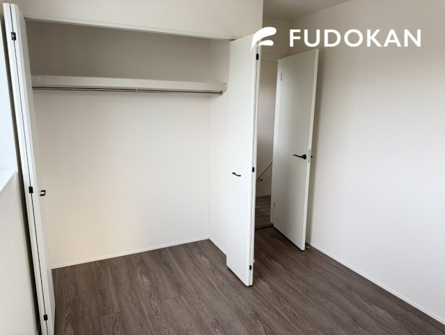 天童市久野本【新築建売】2号棟の内観：施工例|洋室は各部屋収納付きです。