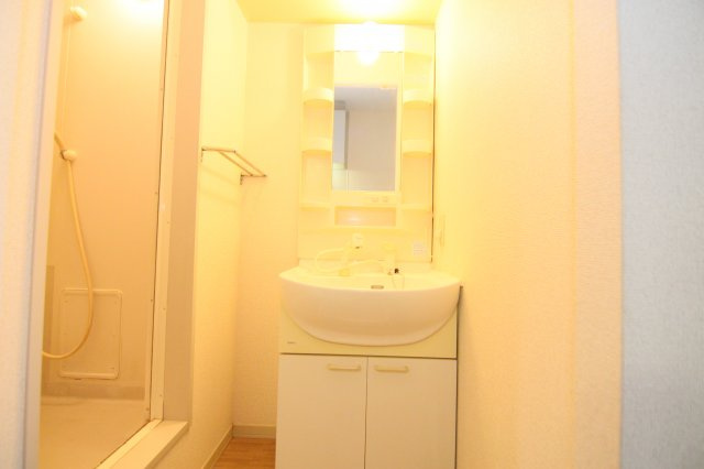 ＬａｐｕｔａＡの独立洗面台|別部屋の参考写真です。