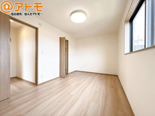 【子供部屋】 | 三島市東本町　新築一戸建て　全1棟 | 収納豊富な洋室は使い勝手良好です！