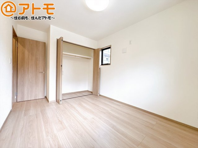 【子供部屋】 | 三島市東本町　新築一戸建て　全1棟 | 収納豊富な洋室は使い勝手良好です！