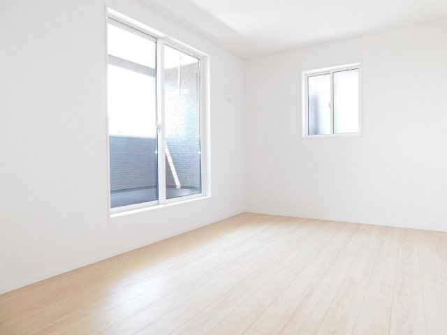 清須市春日落合の新築一戸建の洋室|◇洋室◇　　南面で明るい洋室８．０帖　ウォークインクローゼット完備！　バルコニー付き♪