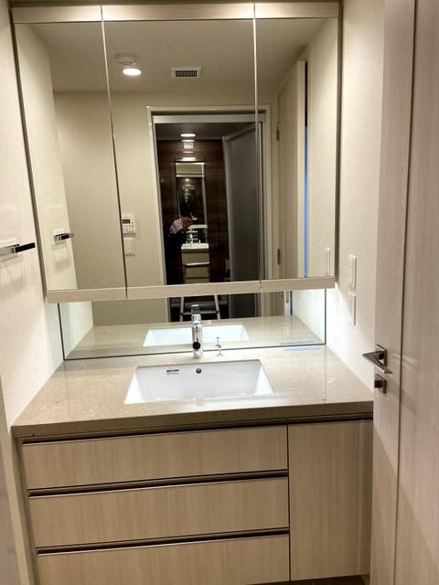 ＭＩＤ　ＴＯＷＥＲ　ＧＲＡＮＤの洗面所