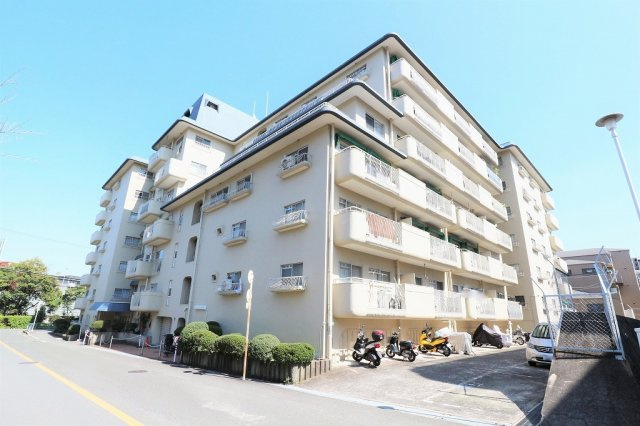 桃山台レックスマンションの外観