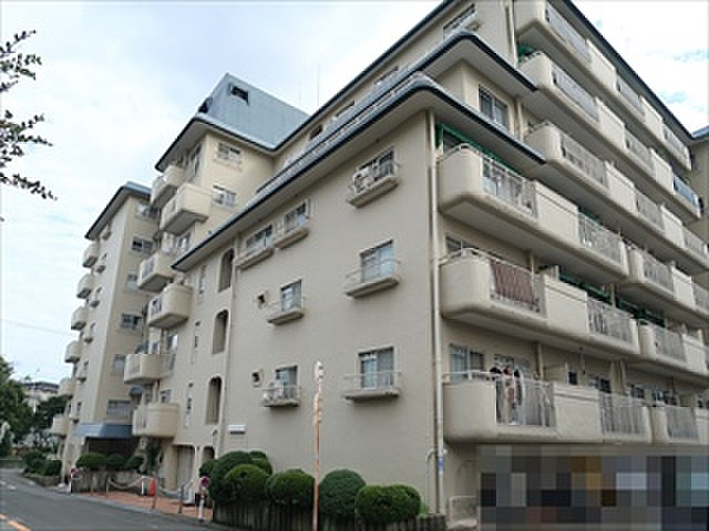 桃山台レックスマンションの外観
