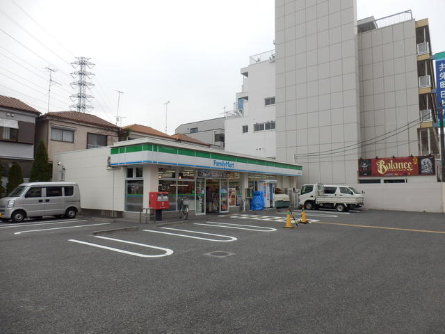 ファミリーマートまで212m