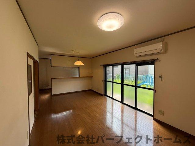 尊延寺戸建の居間・リビング|おしゃれな居間です