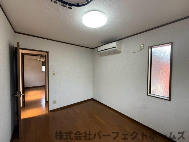 尊延寺戸建の洋室|使い勝手のいい洋室です