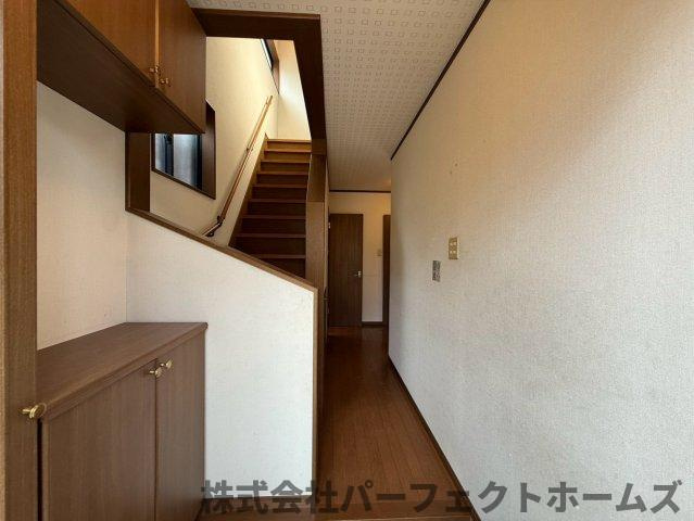 尊延寺戸建の内装|明るい室内です