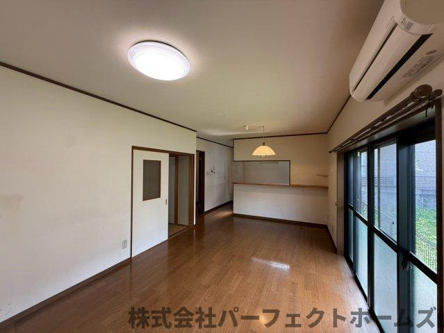 尊延寺戸建の居間・リビング|使いやすい居間です