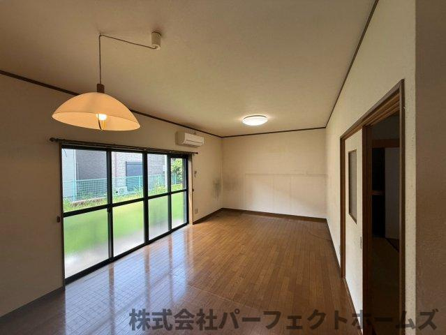 尊延寺戸建の居間・リビング|ゆったり過ごせる居間です