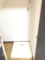 収納スペース付き♪洗濯機置場