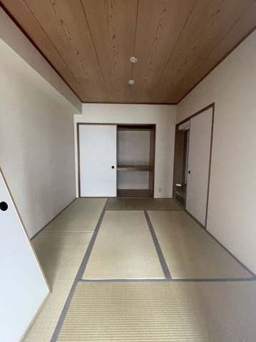 ミストラル岸部南の寝室