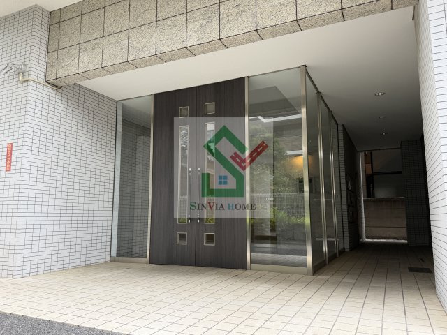 ラフィネ所沢のエントランス