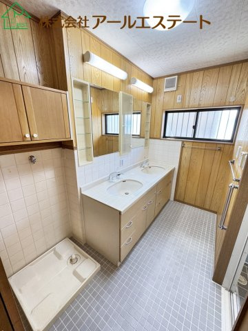 姫路市広畑区蒲田　　中古戸建の独立洗面台