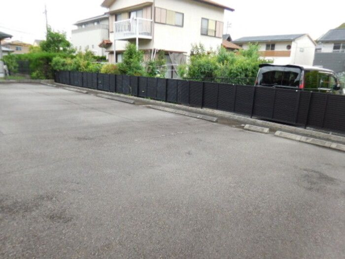 プレミール御子ヶ谷　Ｂの駐車場