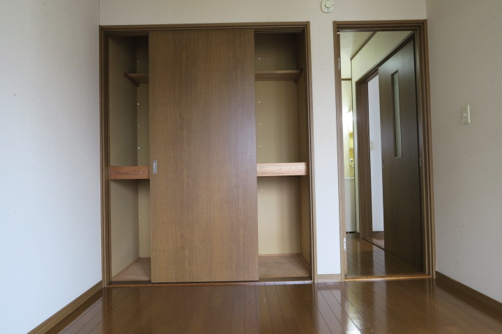 ハイツアローザの収納