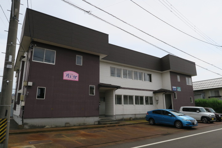 ハイツアローザ