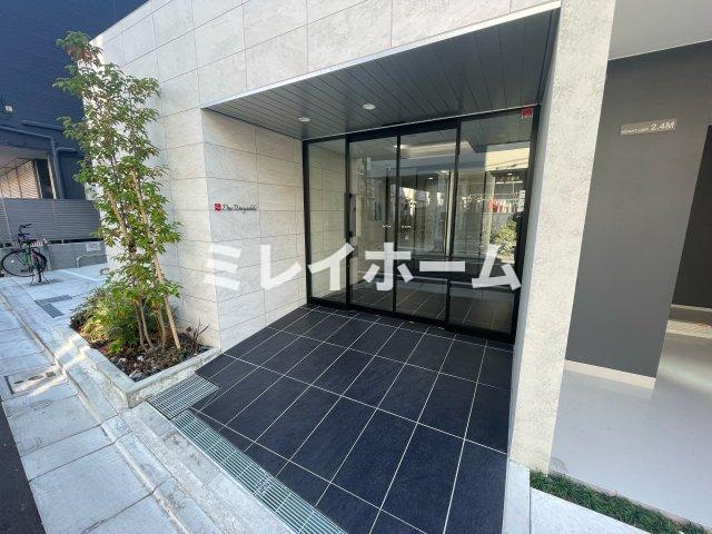 ドゥーエ梅屋敷のエントランス|同建物内、別のお部屋の参考写真になります。