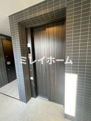 ドゥーエ梅屋敷のエントランス|同建物内、別のお部屋の参考写真になります。