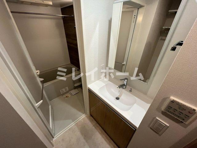 ドゥーエ梅屋敷の独立洗面台|同建物内、別のお部屋の参考写真になります。