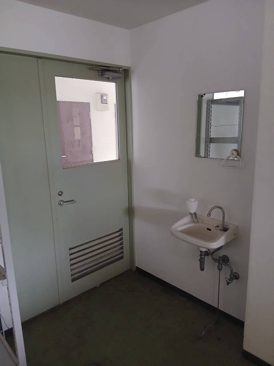 あるゾウパレス沢口町事務所の洗面所