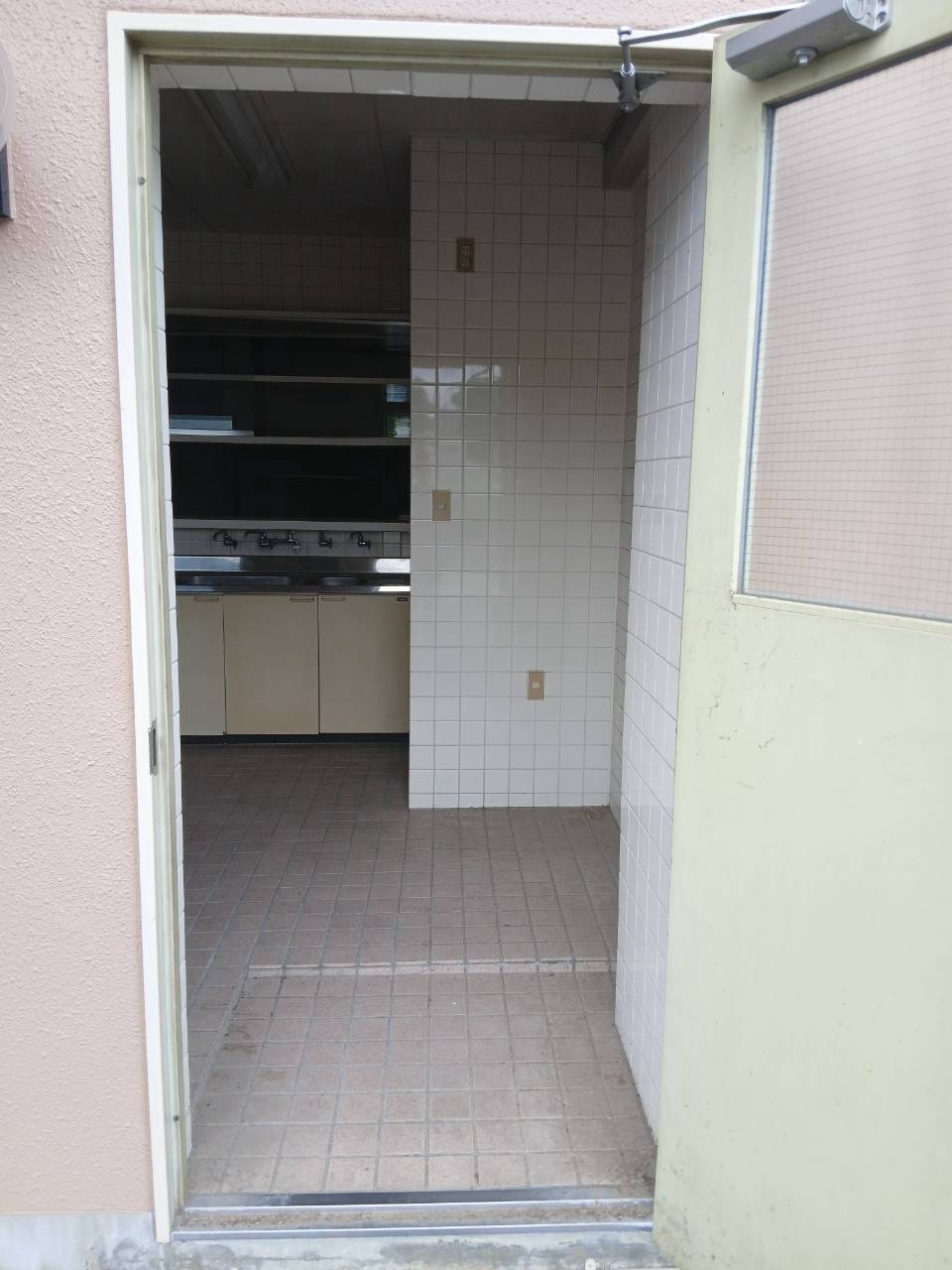 あるゾウパレス沢口町事務所の玄関