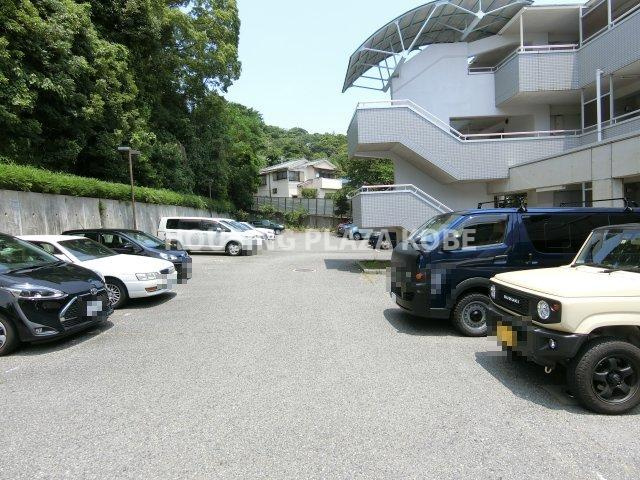 高倉山ハイツの駐車場