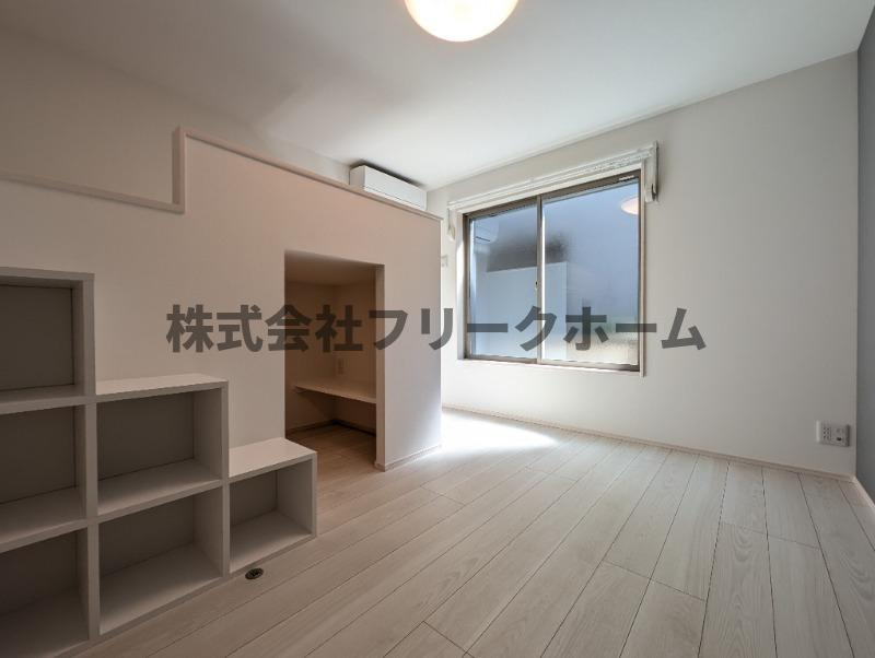 武蔵野市境南町３丁目のアパートの居間・リビング