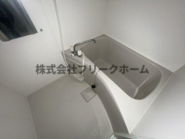 武蔵野市境南町３丁目のアパートの浴室