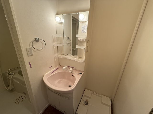 豊中市服部西町２丁目のハイツの独立洗面台