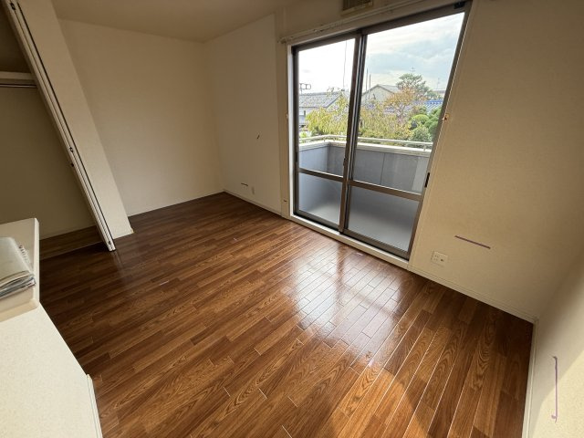 豊中市服部西町２丁目のハイツの居間・リビング
