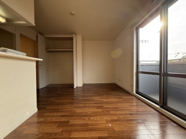 豊中市服部西町２丁目のハイツの居間・リビング