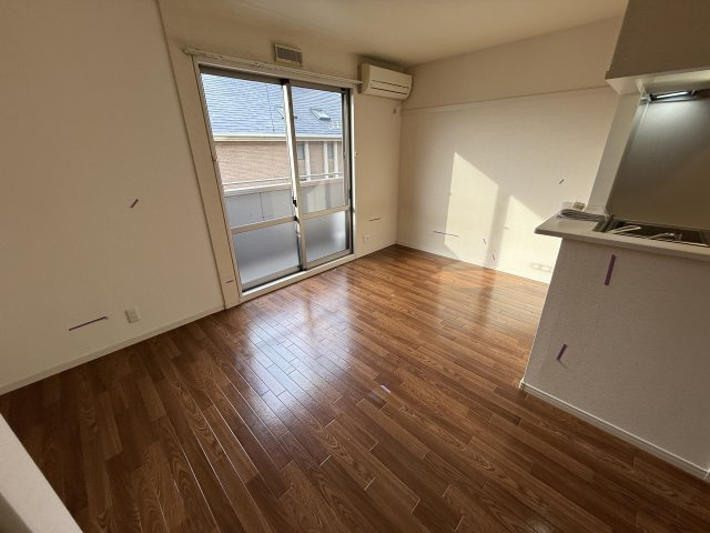 豊中市服部西町２丁目のハイツの居間・リビング