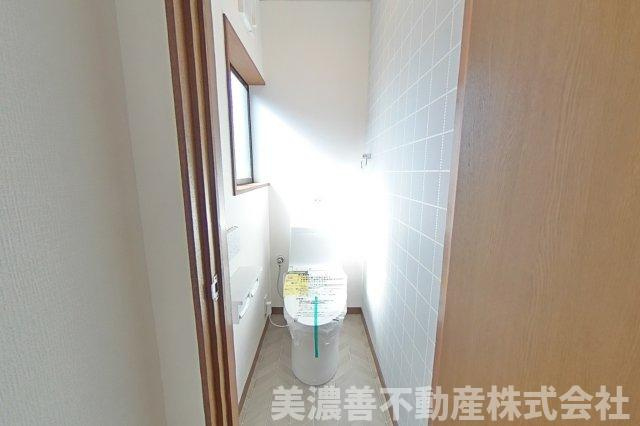 ６７３６５　各務原市鵜沼各務原町中古戸建てのトイレ