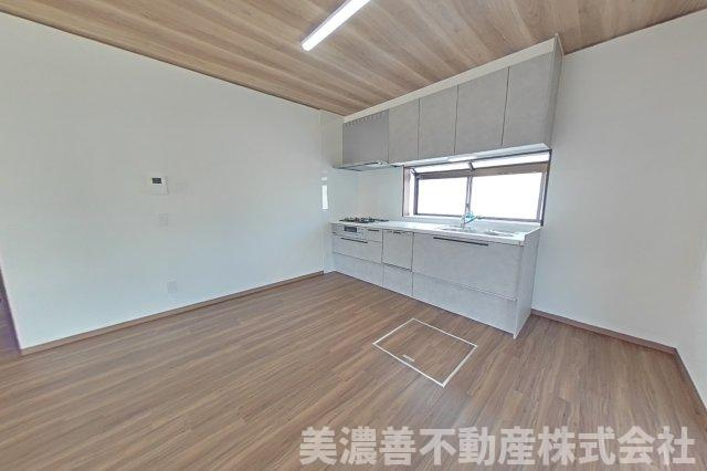 ６７３６５　各務原市鵜沼各務原町中古戸建てのキッチン