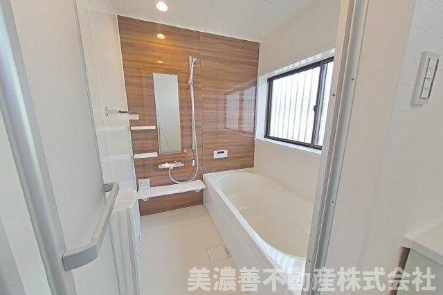 ６７３６５　各務原市鵜沼各務原町中古戸建ての浴室