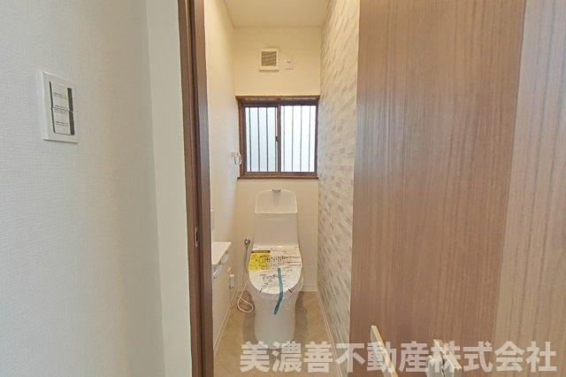 ６７３６５　各務原市鵜沼各務原町中古戸建てのトイレ