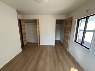 【洋室】 | 大原２丁目　中古戸建 | 洋室約6.0帖　クローゼットが2ヵ所あるのでお部屋がより広くお使いいただけます。
