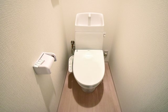 西宮市甲子園洲鳥町の賃貸マンションのトイレ