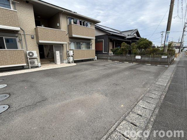 パストラルの駐車場