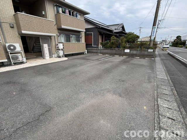 パストラルの駐車場