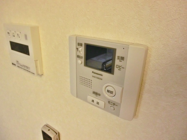 リバーヴィクトワールのセキュリティ|モニター付きインターホンで安心