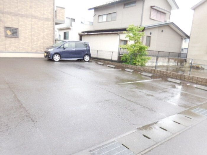 デルニエⅢの駐車場