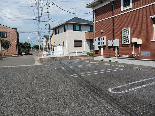 プリュジュールＡの駐車場
