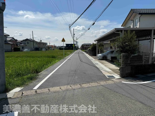 ６４５０４　岐阜市西鶉土地の前面道路含む現地写真